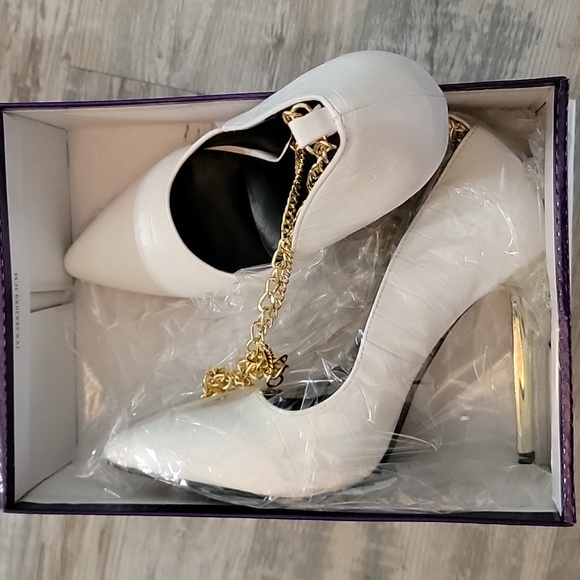 Shoes - Picture 4 of 4